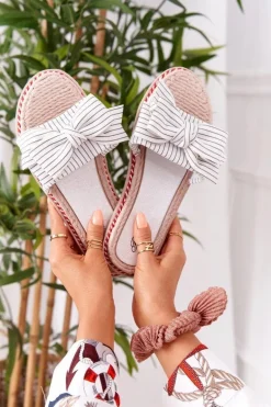 Gumowe Klapki Z Kokardą Białe Gabriell