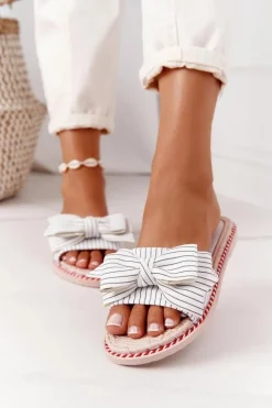 Gumowe Klapki Z Kokardą Białe Gabriell