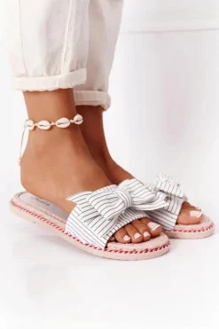 Gumowe Klapki Z Kokardą Białe Gabriell