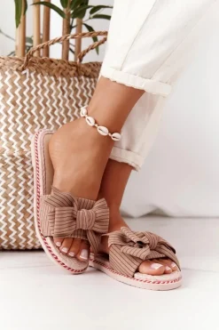 Gumowe Klapki Z Kokardą Brązowe Gabriell