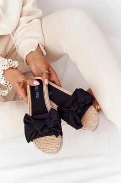 Gumowe Klapki Z Kokardą Czarne Andrea