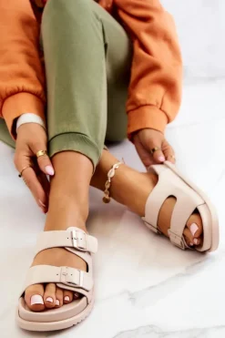 Gumowe Klapki Ze Sprzączką Beżowe Corina