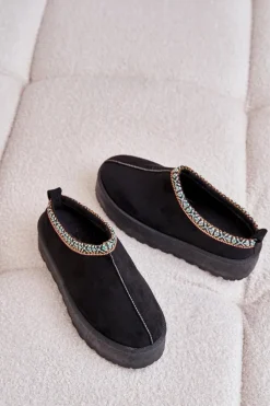 Kapcie Damskie Na Platformie Z Haftem Czarne Neroma