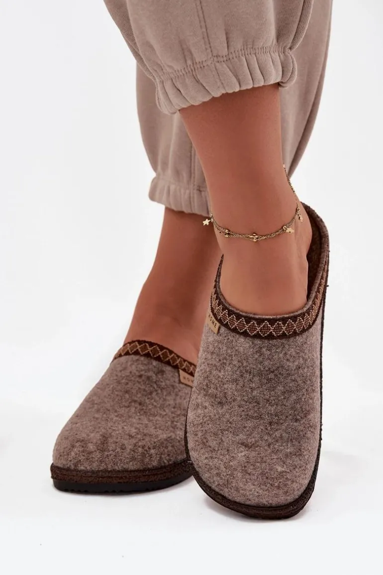 Kapcie Damskie Z Haftem Inblu NL000009 Ciemnobeżowe