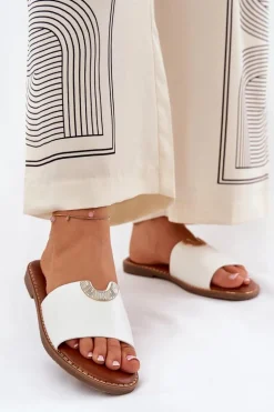 Klapki Damskie Eko Skórzane Z Ozdobnymi Detalami Białe Mevith