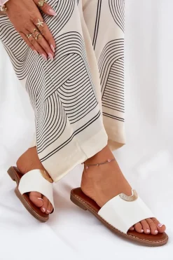 Klapki Damskie Eko Skórzane Z Ozdobnymi Detalami Białe Mevith