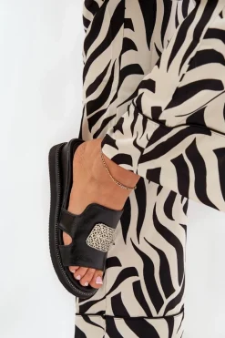 Klapki Damskie Na Koturnie Eko Skórzane Z Ozdobą Czarne Sarela