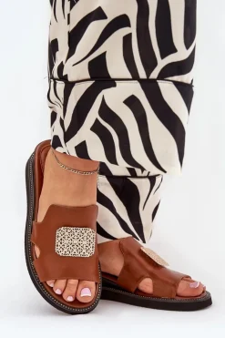 Klapki Damskie Na Koturnie Eko Skórzane Z Ozdobą Brązowe Sarela