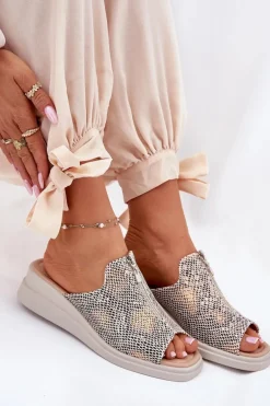 Klapki Damskie Na Koturnie Z Zamkiem Zwierzęcy Wzór Beżowe Irriva