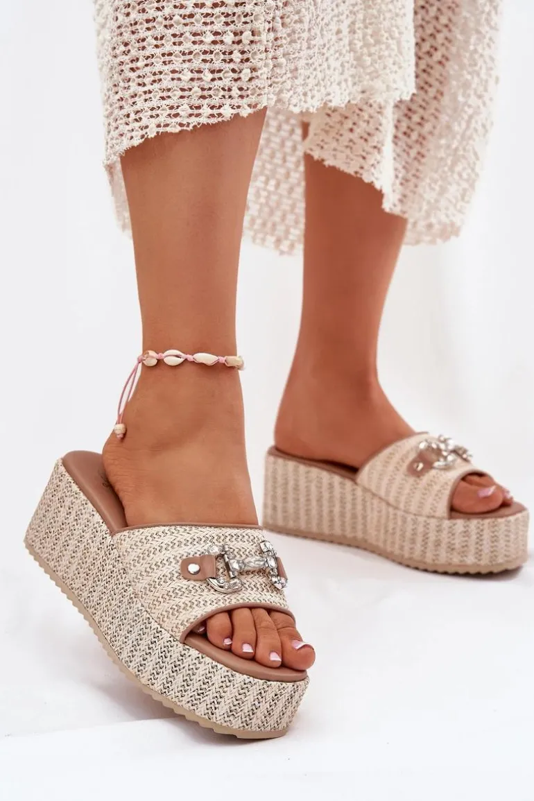 Klapki Damskie Na Koturnie Z Plecionką I Ozdobą Beżowe Isolene