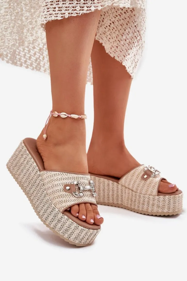 Klapki Damskie Na Koturnie Z Plecionką I Ozdobą Beżowe Isolene