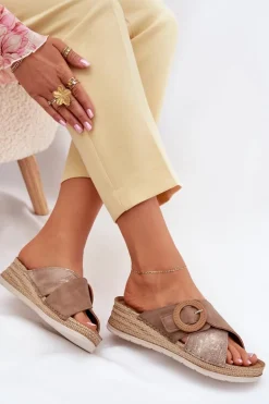 Klapki Damskie Na Koturnie Z Ozdobną Klamrą Inblu RV000012 Brązowe