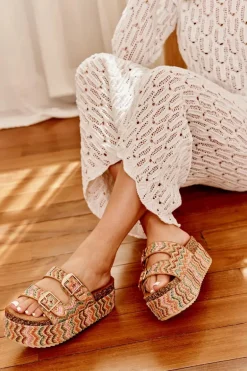 Klapki Damskie Na Masywnej Platformie Z Plecionką I Klamrami Multikolor Eradriana