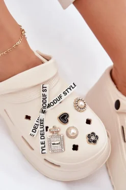 Klapki Damskie Na Masywnej Platformie Z Przypinkami Beżowe Vivira