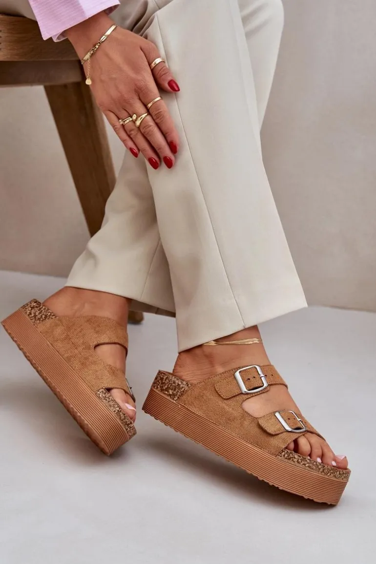 Klapki Damskie Na Masywnej Platformie Z Klamrami Camel Aramia