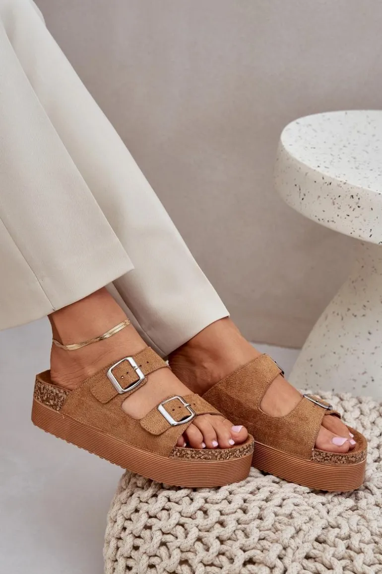 Klapki Damskie Na Masywnej Platformie Z Klamrami Camel Aramia