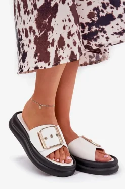 Klapki Damskie Na Masywnej Platformie Z Ozdobną Klamrą Białe Zelori