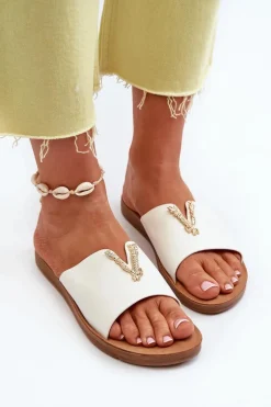 Klapki Damskie Na Płaskiej Podeszwie Z Ozdobą Eko Skórzane Białe Makia