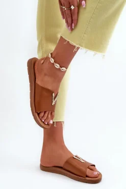 Klapki Damskie Na Płaskiej Podeszwie Z Ozdobą Eko Skórzane Brązowe Makia