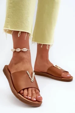 Klapki Damskie Na Płaskiej Podeszwie Z Ozdobą Eko Skórzane Brązowe Makia