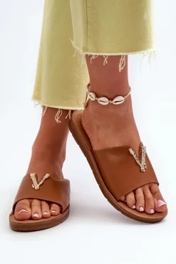 Klapki Damskie Na Płaskiej Podeszwie Z Ozdobą Eko Skórzane Brązowe Makia