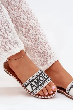 Klapki Damskie Na Płaskim Obcasie Ze Zdobieniem Amore Białe Avelina