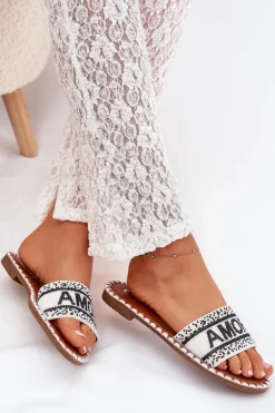 Klapki Damskie Na Płaskim Obcasie Ze Zdobieniem Amore Białe Avelina