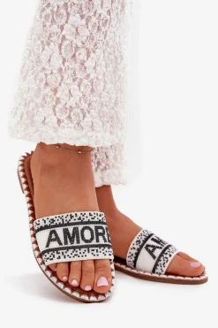 Klapki Damskie Na Płaskim Obcasie Ze Zdobieniem Amore Białe Avelina