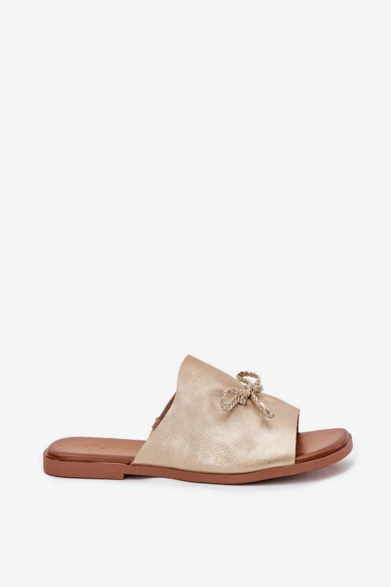 Klapki Damskie Na Płaskim Obcasie Z Ozdobnym Wiązaniem Złote Norela