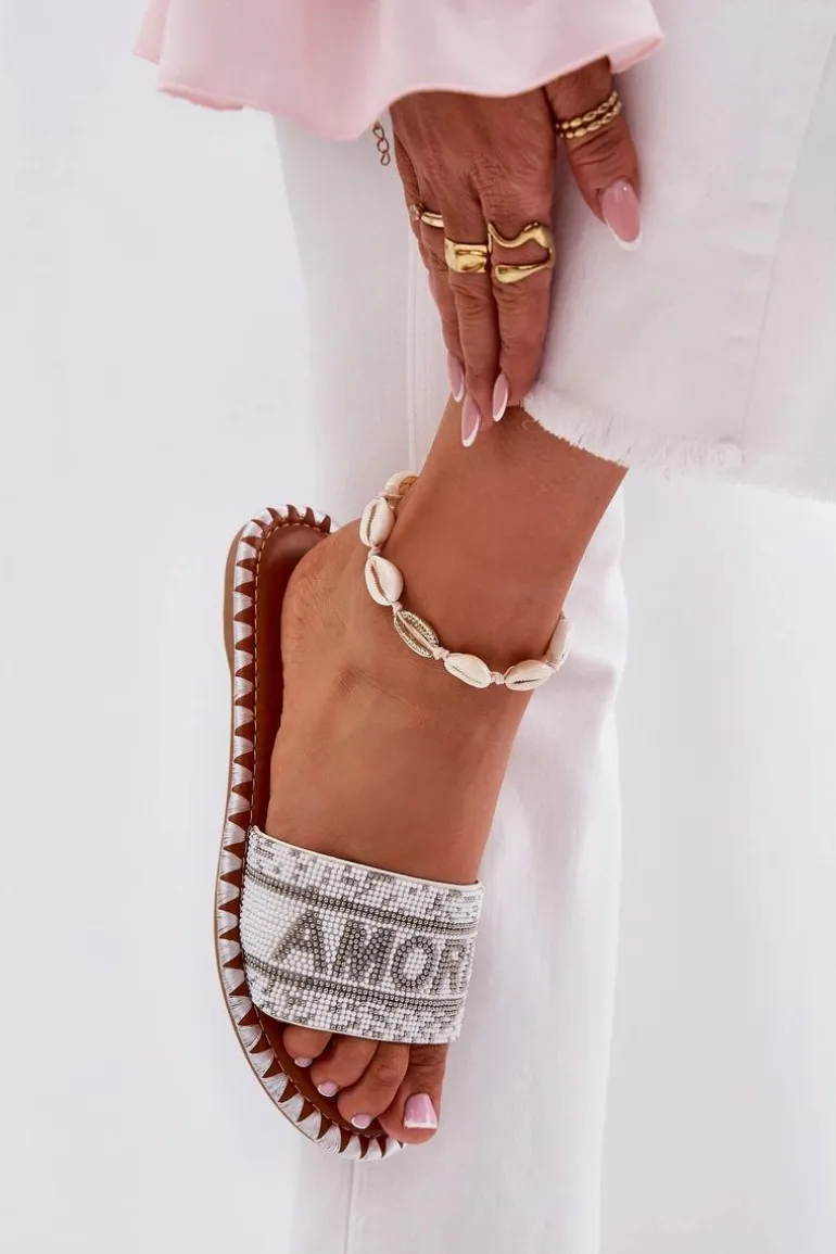 Klapki Damskie Na Płaskim Obcasie Ze Zdobieniem Białe Dorfedi