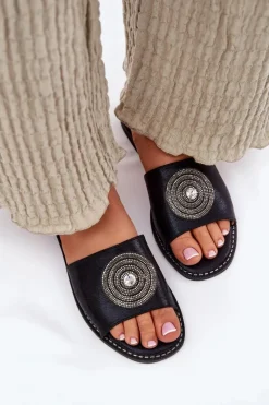 Klapki Damskie Na Płaskim Obcasie Z Ozdobą S.Barski KV51-013 Czarne