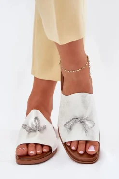Klapki Damskie Na Płaskim Obcasie Z Ozdobnym Wiązaniem Srebrne Norela