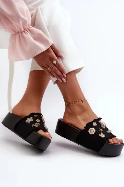 Klapki Damskie Na Platformie Z Przypinkami Czarne Zranesia