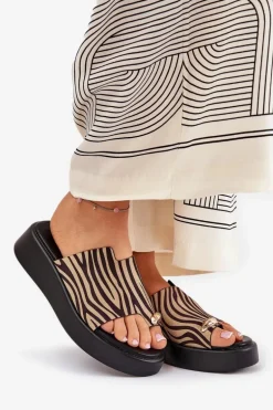 Klapki Damskie Na Platformie I Niskim Koturnie Z Ozdobnym Detalem Zebra Czarno-Beżowe Saqesse