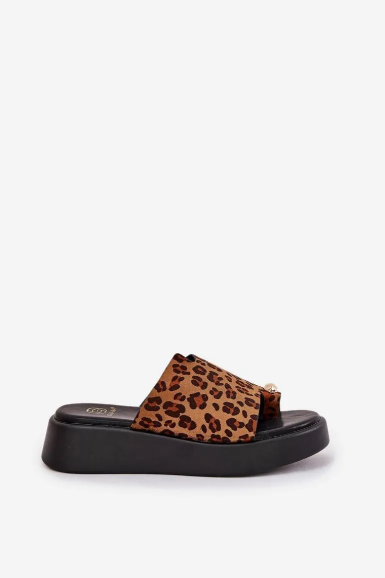 Klapki Damskie Na Platformie I Niskim Koturnie Z Ozdobnym Detalem Panterka Brązowe Saqesse