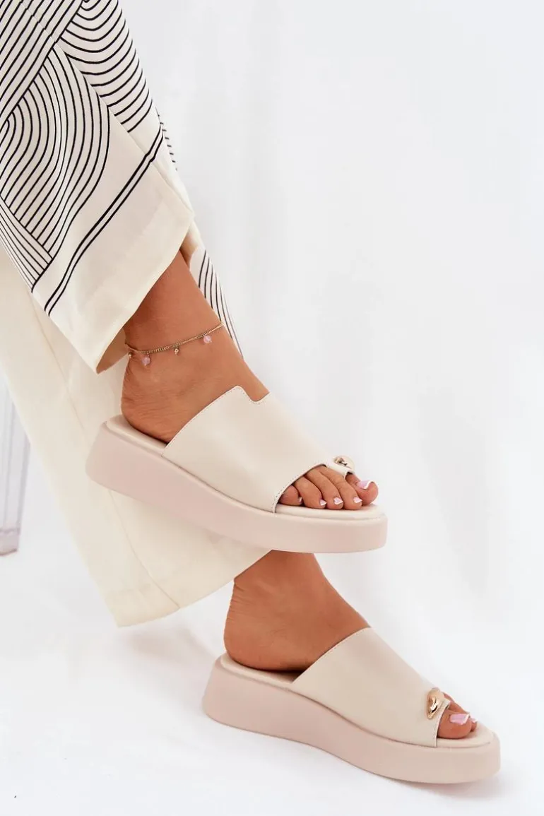 Klapki Damskie Na Platformie I Niskim Koturnie Z Ozdobnym Detalem Beżowe Saqesse