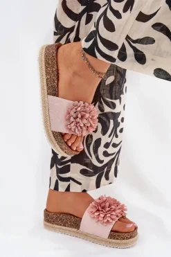 Klapki Damskie Na Platformie Z Ozdobnymi Kwiatkami Różowe Tessara