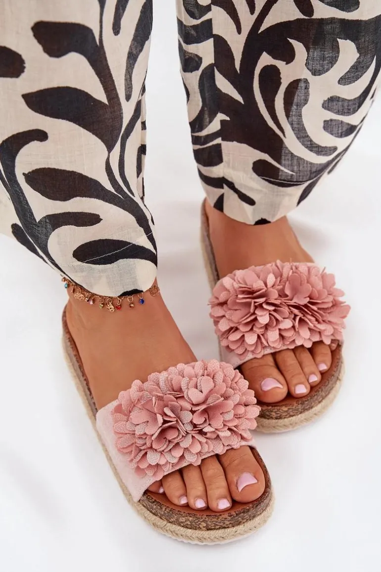 Klapki Damskie Na Platformie Z Ozdobnymi Kwiatkami Różowe Tessara