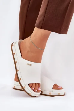 Klapki Damskie Na Platformie Z Ćwiekami Big Star RR274216 Białe