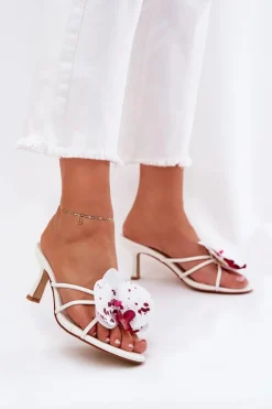 Klapki Damskie Na Szpilce Ze Sztucznym Kwiatem Białe Reyi