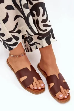 Klapki Damskie Płaskie Z Wycięciami Ciemnobrązowe Salyra