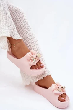 Klapki Damskie Piankowe Na Platformie Z Kokardką I Broszką Różowe Marlize