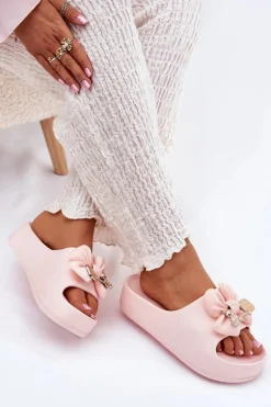 Klapki Damskie Piankowe Na Platformie Z Kokardką I Broszką Różowe Marlize