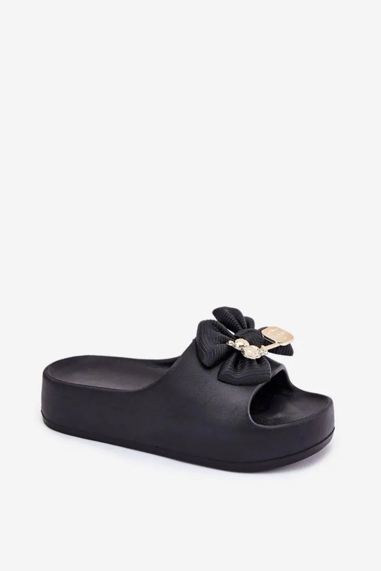 Klapki Damskie Piankowe Na Platformie Z Kokardką I Broszką Czarne Marlize