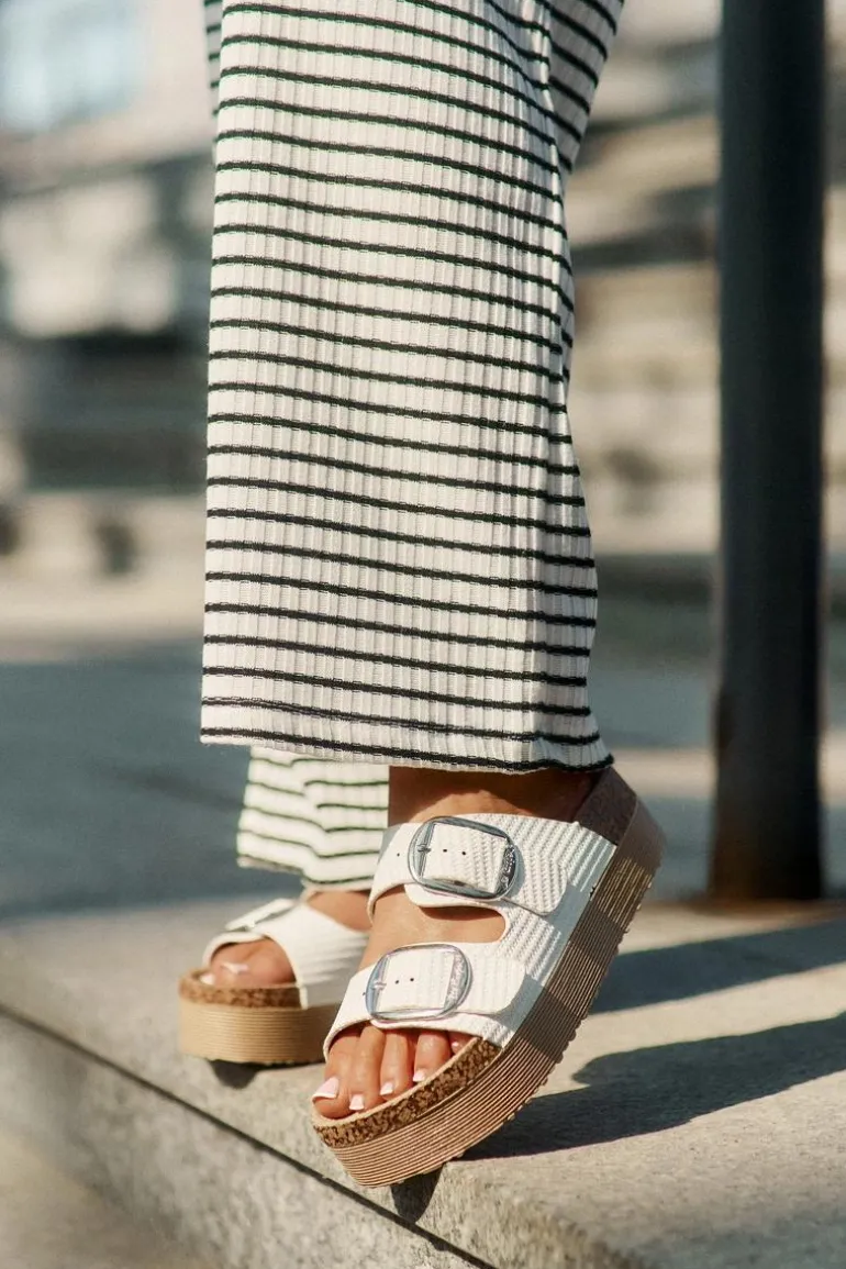 Klapki Damskie Platformie Z Klamrami Lee Cooper LCW-25-35-3496L Białe