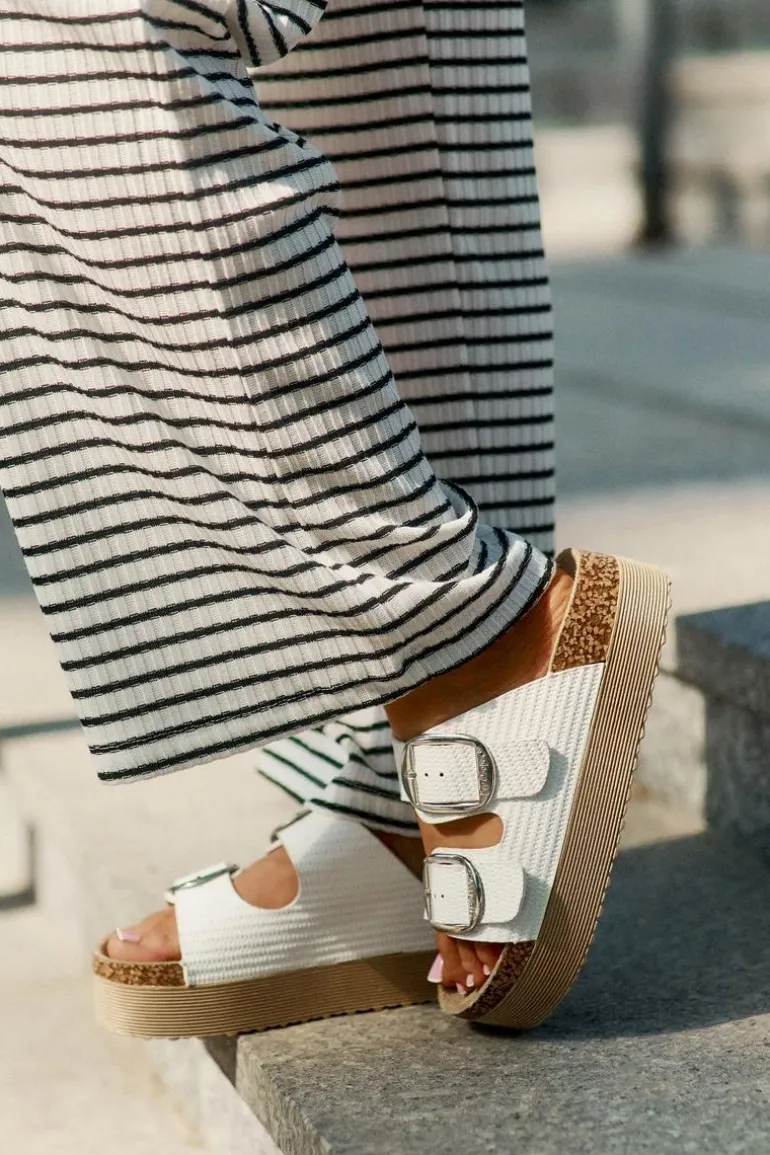 Klapki Damskie Platformie Z Klamrami Lee Cooper LCW-25-35-3496L Białe