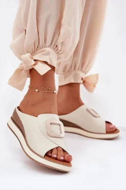 Klapki Damskie Skórzane Na Koturnie Artiker 56C2145 Jasnobeżowe