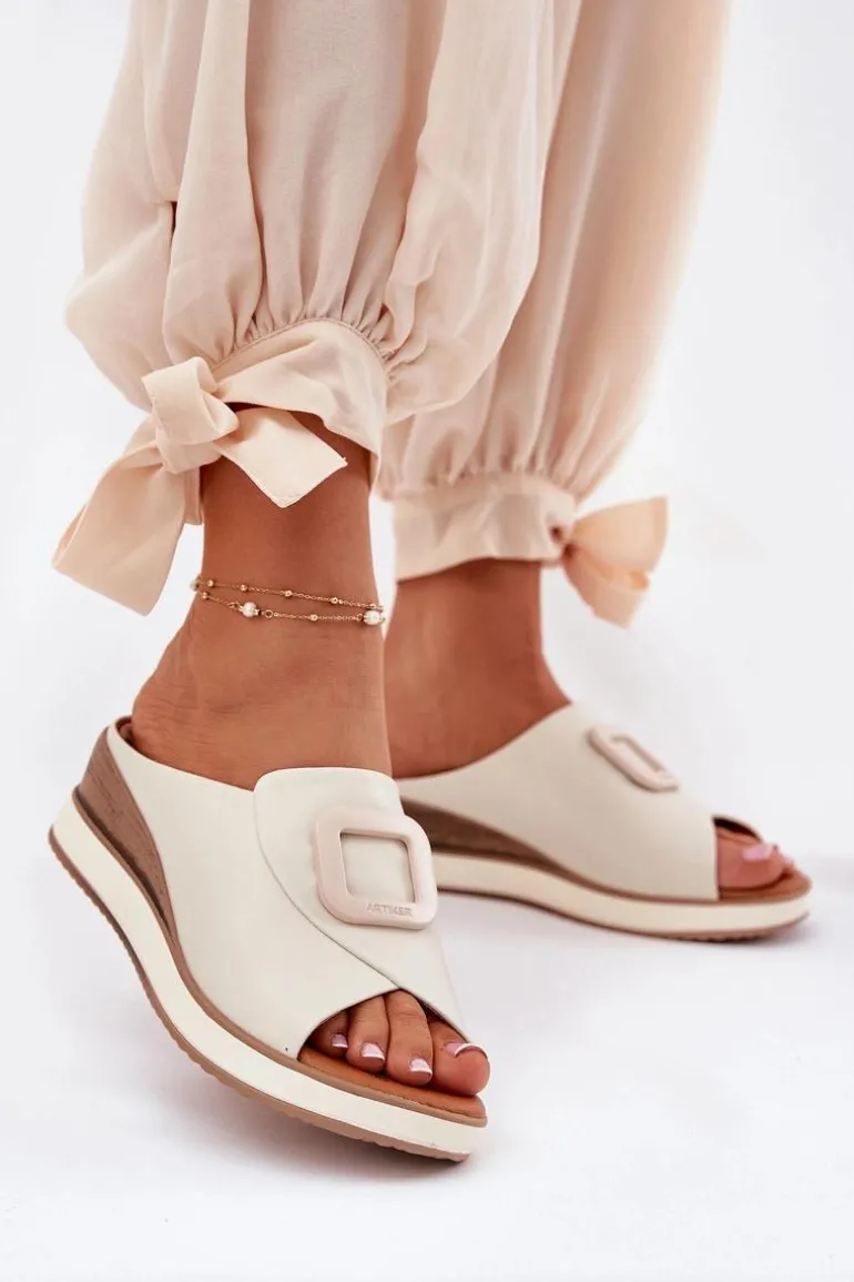 Klapki Damskie Skórzane Na Koturnie Artiker 56C2145 Jasnobeżowe