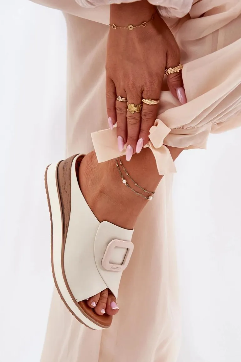 Klapki Damskie Skórzane Na Koturnie Artiker 56C2145 Jasnobeżowe