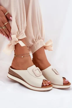 Klapki Damskie Skórzane Na Koturnie Artiker 56C2145 Jasnobeżowe